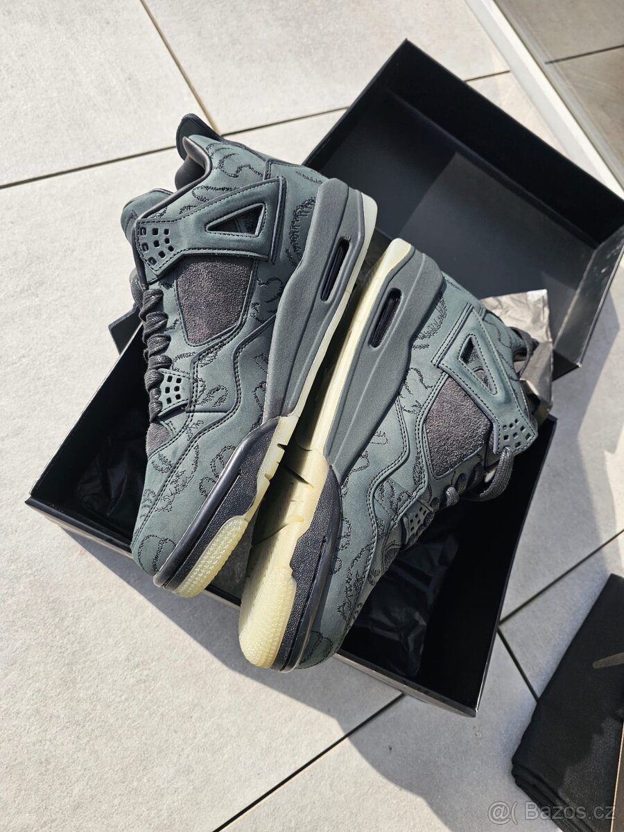 AIR JORDAN 4 RETRO KAWS - 9