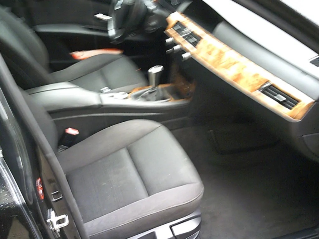 BMW Řada 5, 523i - 9