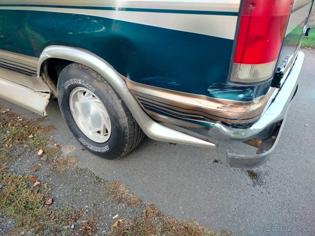 Ford Econoline E 150 - 9