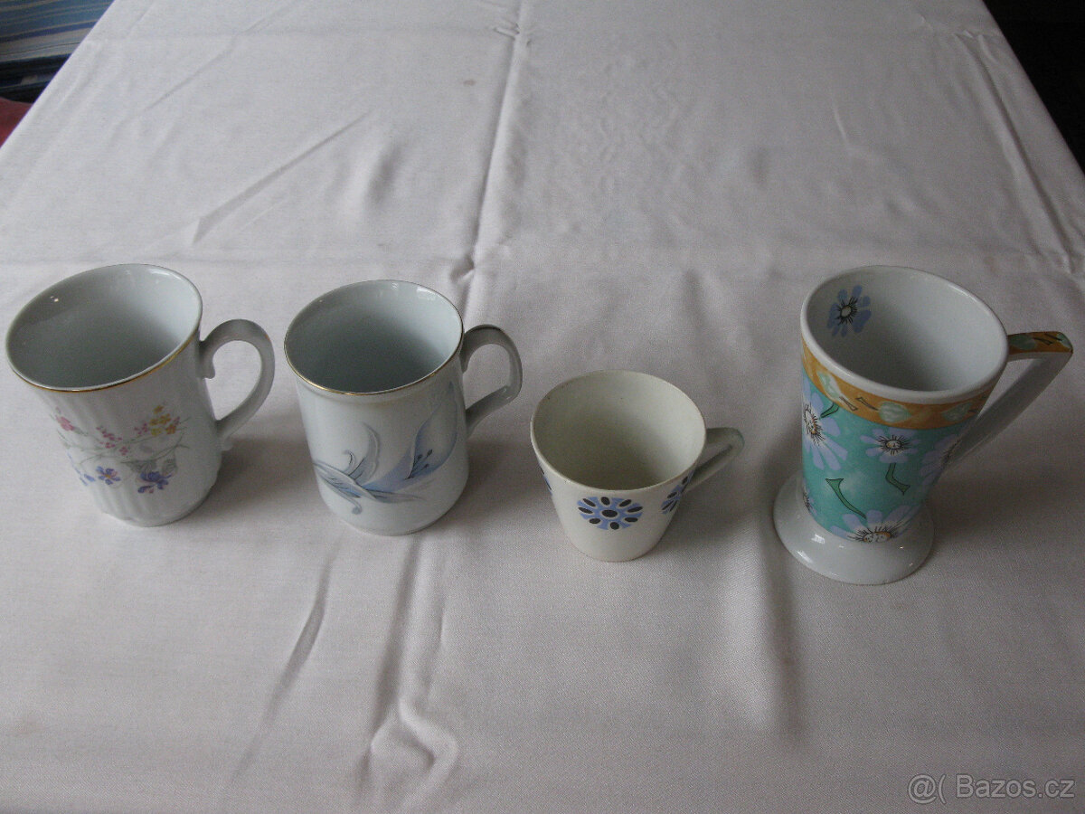 Na chalupu Čajová souprava, 2 x etažer,talíře tří grácie,kon - 9