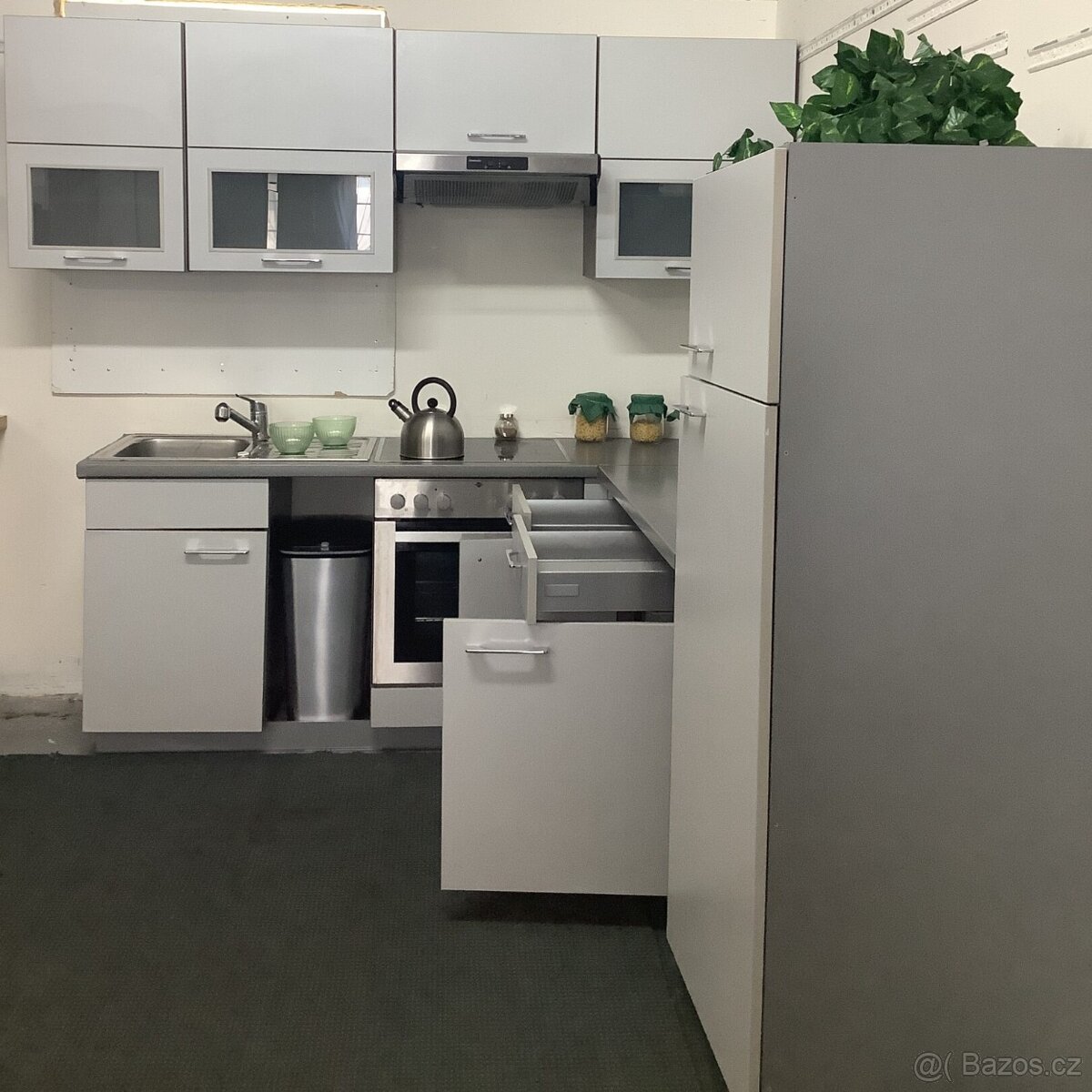 Moderní šedá kuchyně LUNARA - 9