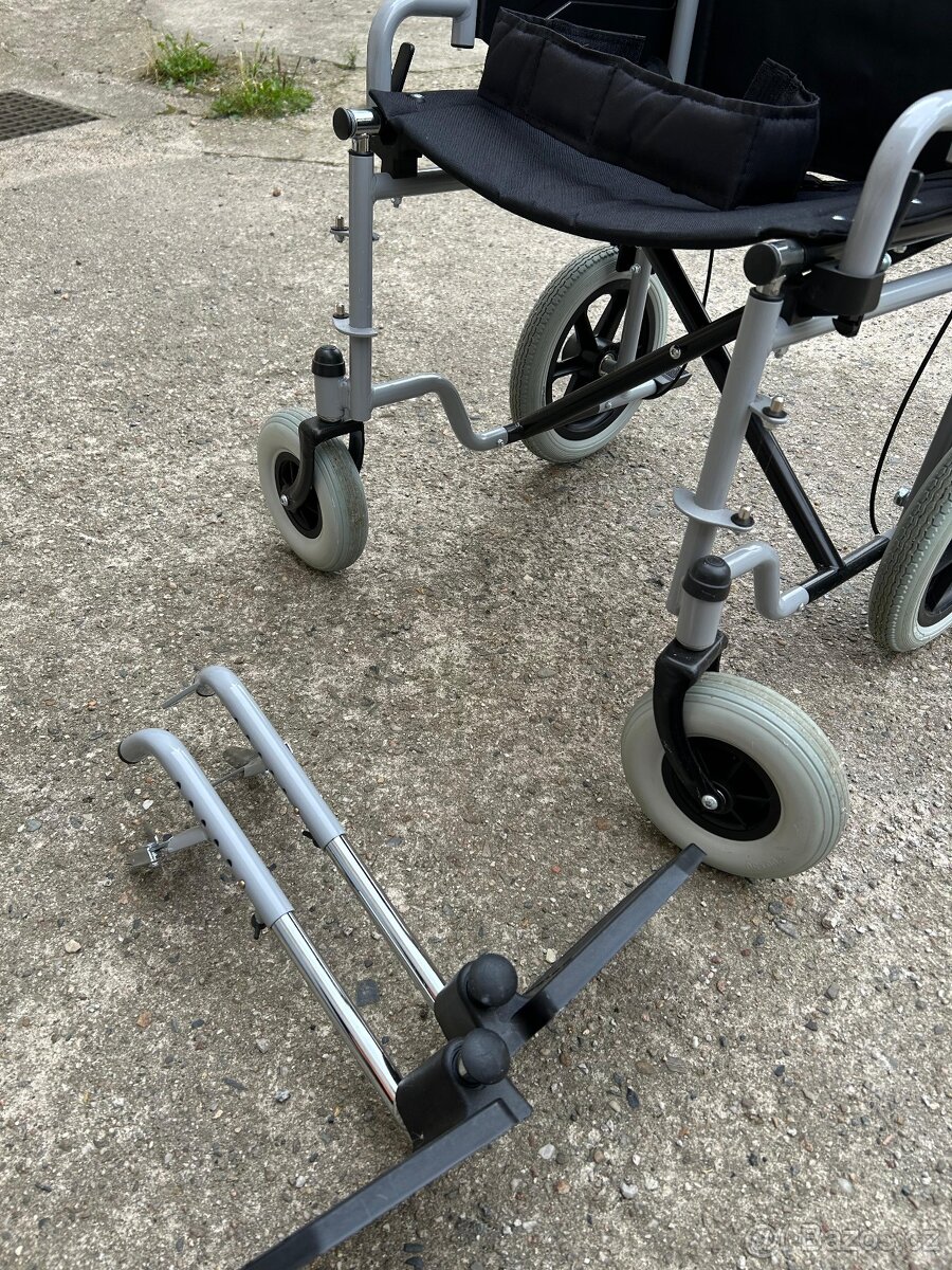 Invalidní vozík pro převoz osob UNIZDRAV - 9