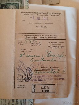 Mix různých dokumentů pohlednic a známek - 9