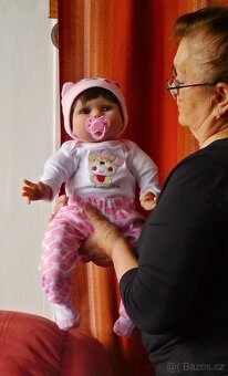 Rozkošná panenka Rebirth Girl v růžové a bílé, délka 50 cm - 9