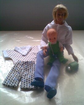 Barbie rodina s nábytečkem a zvířátky - 9