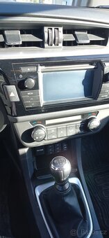 Toyota Corolla sedan - 9