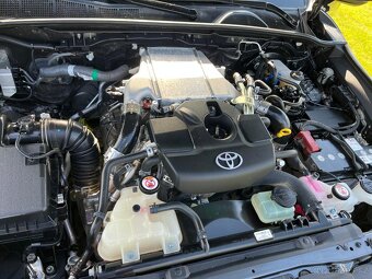 Toyota Hilux, 2,4 D-4D 4x4 Double Cab - 9