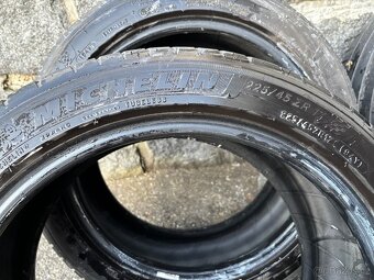 Pneu Michelin 225/45 zr 17 a 245/40 zr 17 - 9