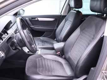 Volkswagen Passat 2,0 TDI DSG 4Motion Highline (2012) - 9