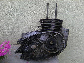 Jawa 250 Pérák František Janeček - ND:nádrž,kryty motoru.... - 9