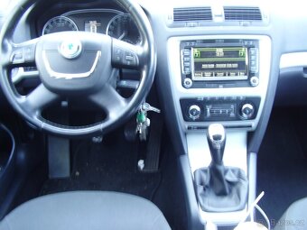 octavia 2.0tdi 103kw garážovaná pravidelný servis zachovalá - 9