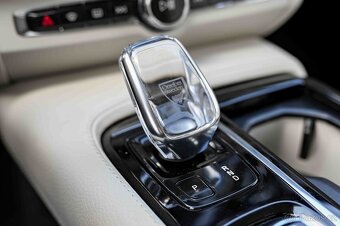 Volvo V90 T8 Inscription 299 koní - 9