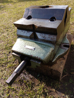 Strojní svěrák prizmatický - 9