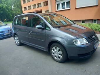 Volkswagen Touran 1.9 tdi kw 77 rok 2006 - 9