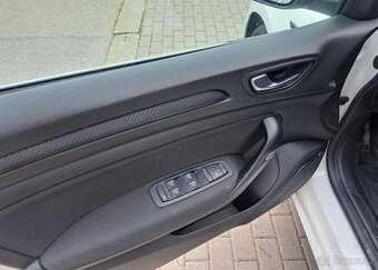 Renault Mégane 1,5 Blue dCi 115 Intens nafta manuál 85 kw - 9