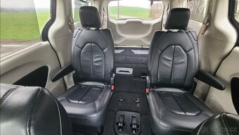 Chrysler Pacifica Touring L - 9