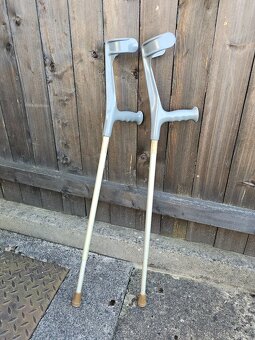 POMŮCKY PRO POHYBOVĚ OMEZENÉ - 9