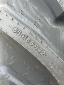 Pneu BKT 650 / 65 R42 - 9