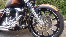 Harley Davidson FLHX - 9
