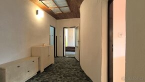 Třebíč, dům v Židovské čtvrti se zahrádkou k náplavce - 9