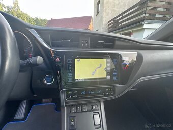 Toyota Auris 1.8 hybrid kombi - 9