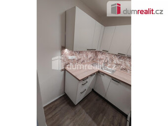 Světlý byt 2+1 po kompletní rekonstrukci, 46 m2 + komora, 20 - 9