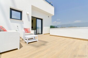 Moderní dvoupodlažní dům 4+kk o ploše 119 m² Španělsko - 9