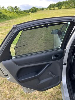 Ford Focus 1.6 hatchback - 9