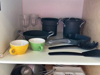 Dětská kuchyňka IKEA s nadobíčkem - 9
