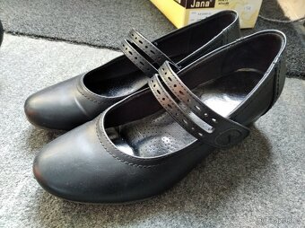 Dvoje krásné lodičky (znJana) vel.38, cena celkem - 9