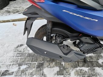 Honda Forza 125 Smart Box-modrá - 9