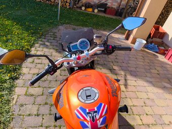 Triumph Street Triple R - 9
