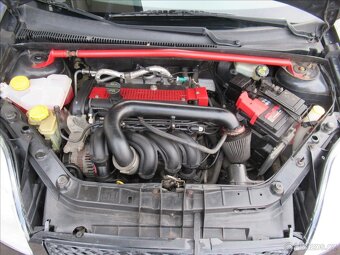 Ford Fiesta 1.6 16V SPORT - 9