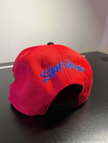 Snapbacky KALI – originální merchandise, nikdy nenošené - 9