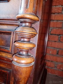 Starožitná skříň s hudebními motivy - 9