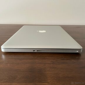 Apple Macbook Pro 15.4-inch - 9