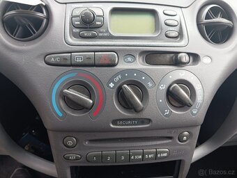 Toyota yaris 1.3,rok 2000, klima,naj 197 000km - 9