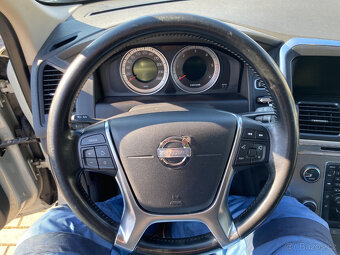 Volvo XC60 2,0 D4 5VÁLEC 120KW MAN 2WD NAVI ČR SPZ SERVISOVA - 9