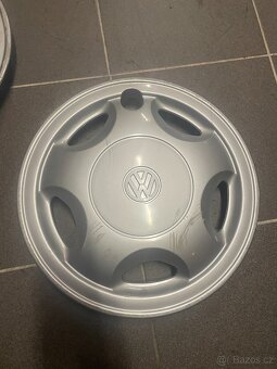 🛞 Predám originálne puklice Volkswagen R13 - 9