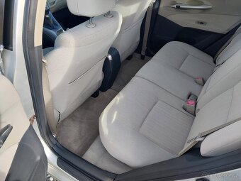 Toyota Auris 1.6 - 9