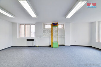 Pronájem obchodu 35 m² v Mariánských Lázních, Hlavní třída - 9