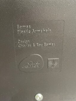 Vitra Plastic Armchair LAR (s čalouněním sedáku) - 9