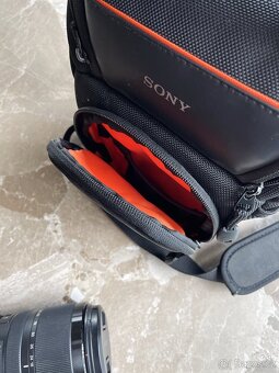 Digitální zrcadlovka Sony SLT-A65 s objektivem - 9