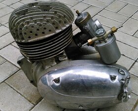 starý závodní motor jawa čz kývačka pérák MZ soutěžní scott - 9
