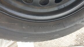 Prodám Zimní pneu na plechových diskách z Toyota C-HR,215/60 - 9
