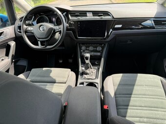 VW Touran Highline 2.0TDi manuál 110kw m.ř.2021 - 9