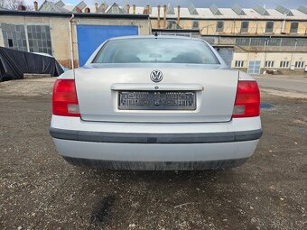 Volkswagen Passat r.v. 2000 1.6 benzínové 75kw - 9