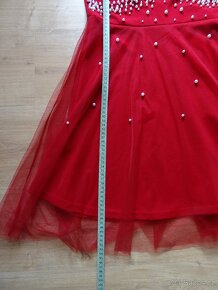 Plesové šaty s perličkami, vínové - 9