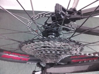 GT Sensor Carbon 2024 - 9