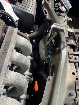 Honda Jazz 1,4 i-Vtec 73kW Havarované - 9